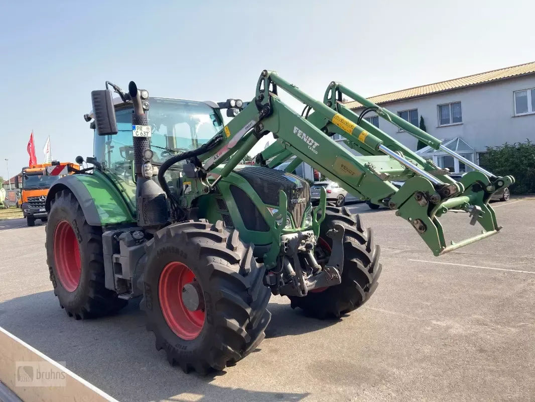 E-FARM: Fendt 724 Vario ProfiPlus - Traktor - id 8JIMPG9 - 78.900 € - Baujahr: 2013 - Abgelesene Motorstunden: 10.500,Motorleistung (PS): 237,Deutschland