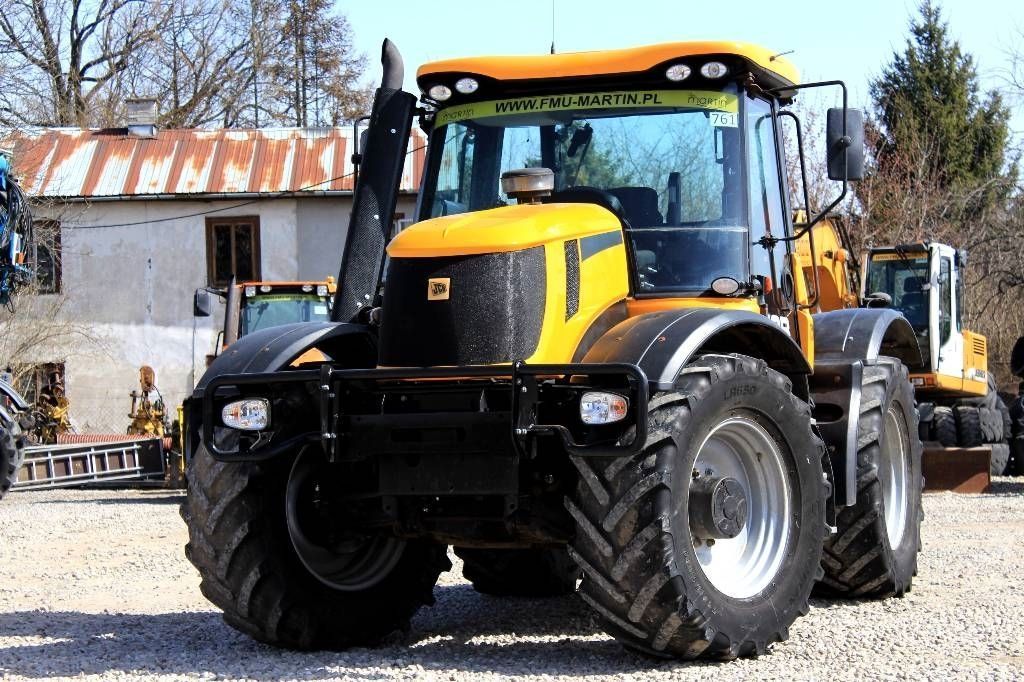 JCB fastrac 3200 Traktor 46 441 €