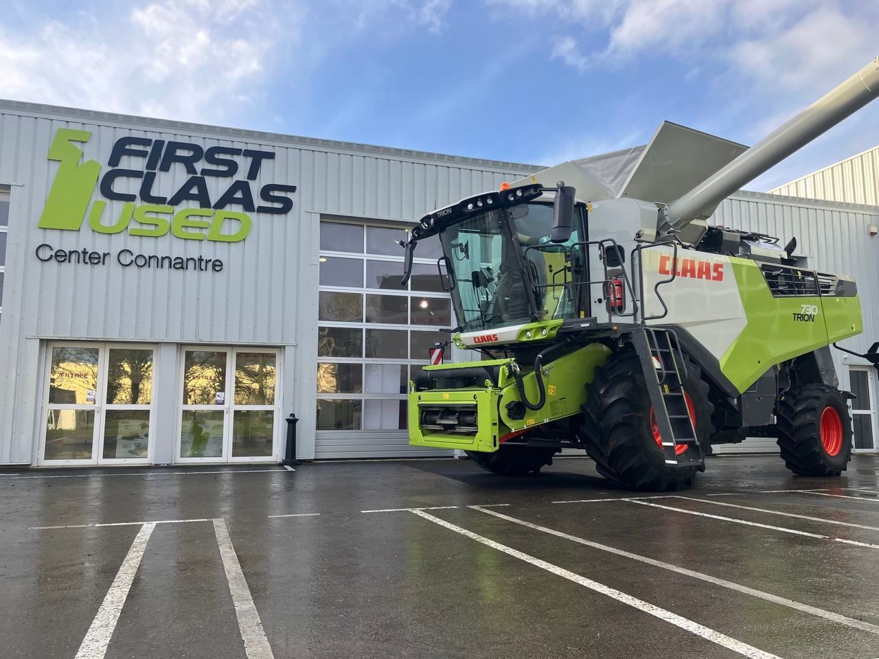 E-FARM: Claas Trion 730 - Kombajn zbożowy - id AWJBUGA - 27 000 € - Rok produkcji: 2023 - Motogodziny: 313,Moc silnika: 408,Francja