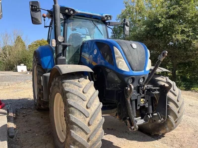 E-FARM: New Holland T7.230 - Tracteur - id YHPASXD - 67 000 € - Année: 2018 - Lecture du nombre d'heure: 4 200,France