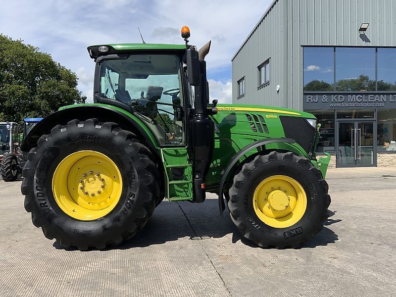 E-FARM: John Deere 6215 R - Traktor - id FDQI2K9 - 56.628 € - Baujahr: 2016 - Abgelesene Motorstunden: 12.339,Motorleistung (PS): 214,Vereinigtes Königreich