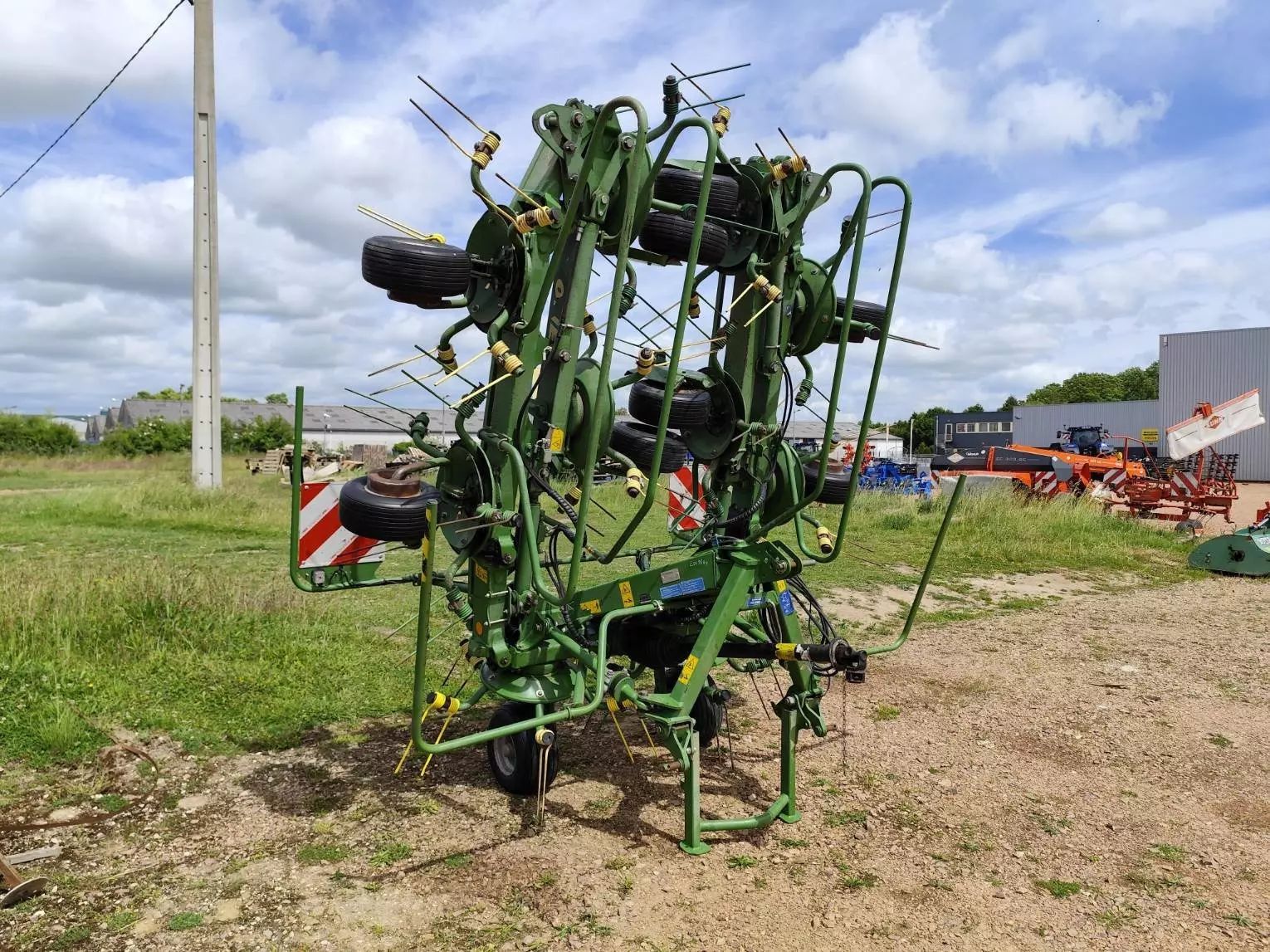 E-FARM: Krone KW 10.02/ 10 - Tedder - id EZ9XGP4 - 11.500 € - Año: 2020 - Francia