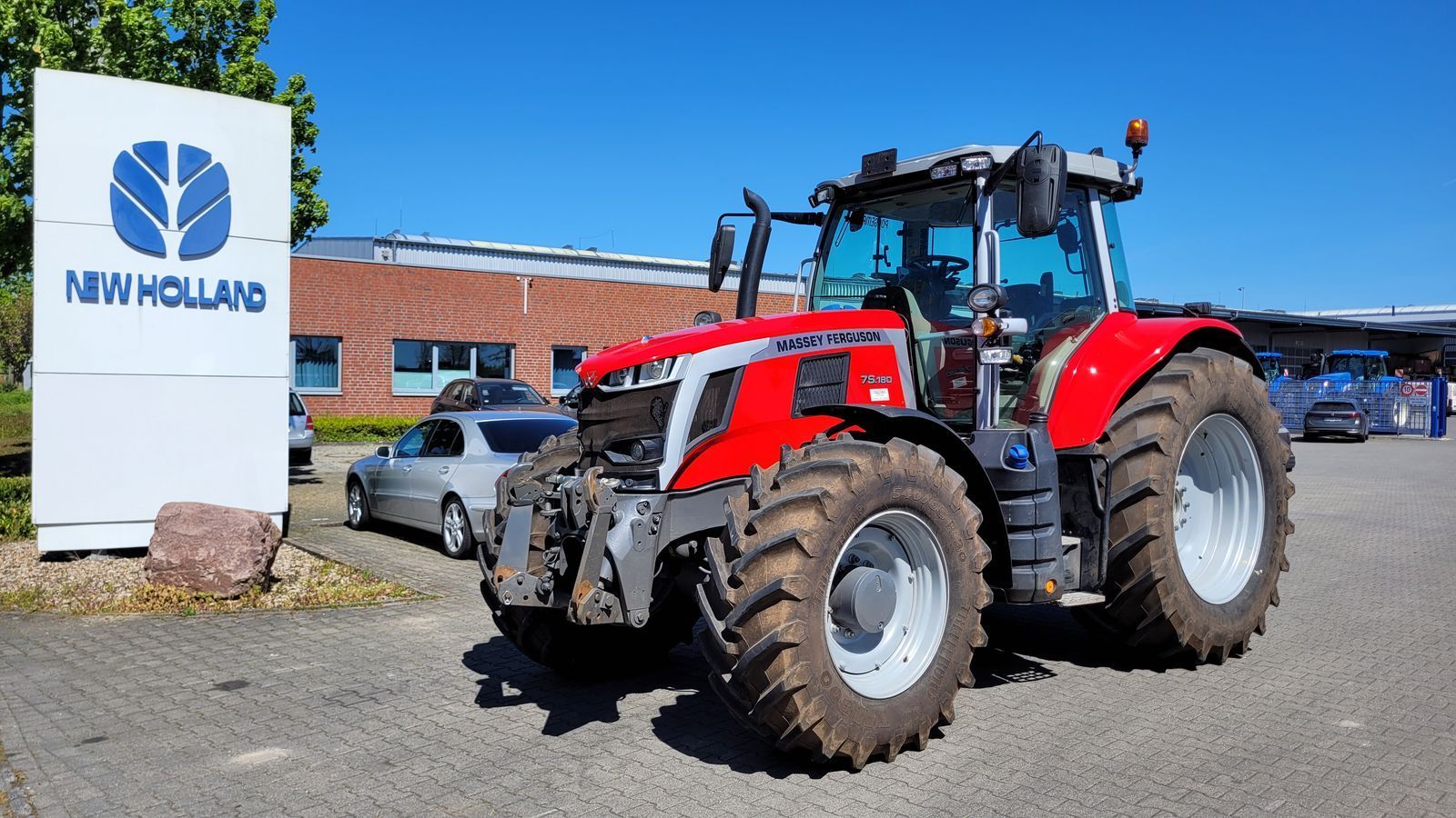 Massey Ferguson 7S.180 Tractor €125,000