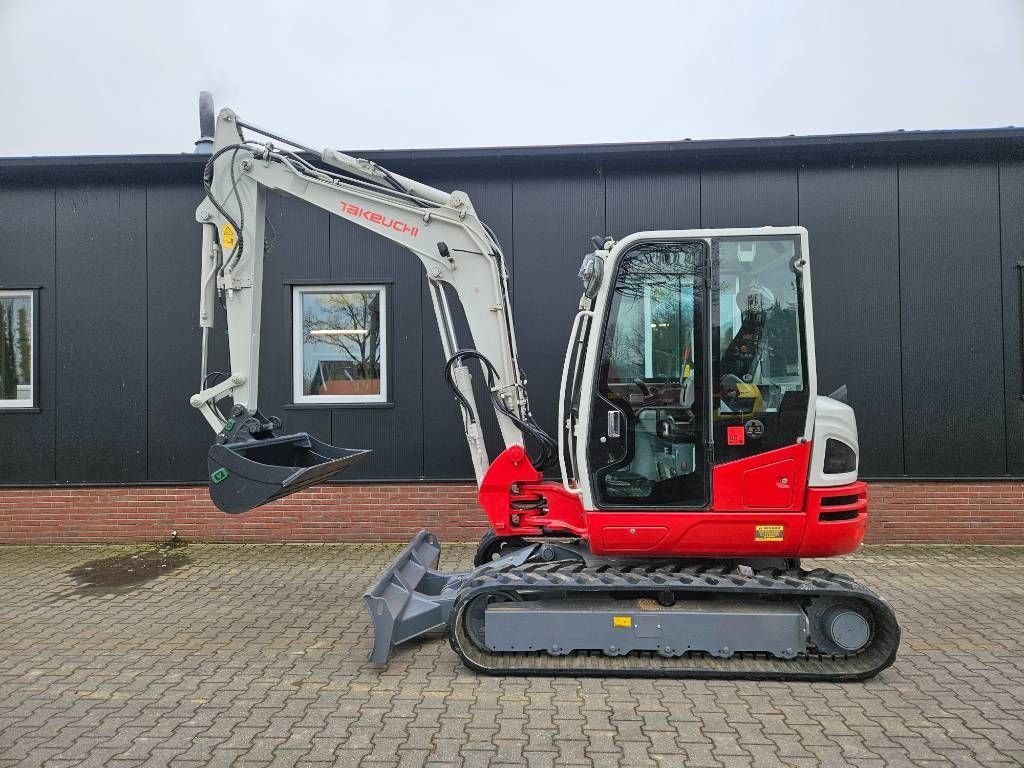 Takeuchi tb250-2 stage v Mini-pelle 49 950 €