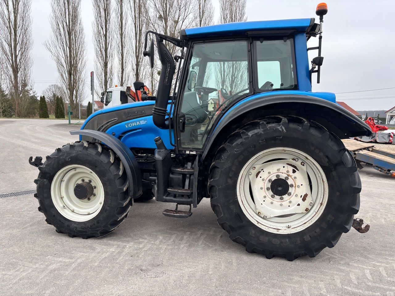 E-FARM: Valtra N142 Direct - Tracteur - id XKI5PRZ - 38 500 € - Année: 2003 - Lecture du nombre d'heure: 7 600,Puissance du moteur (chevaux): 1 450,France