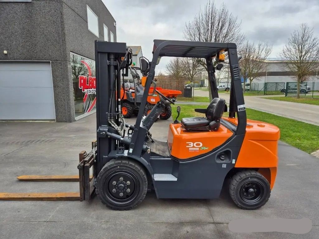 Doosan d30g plus Viljuškari 17 900 €