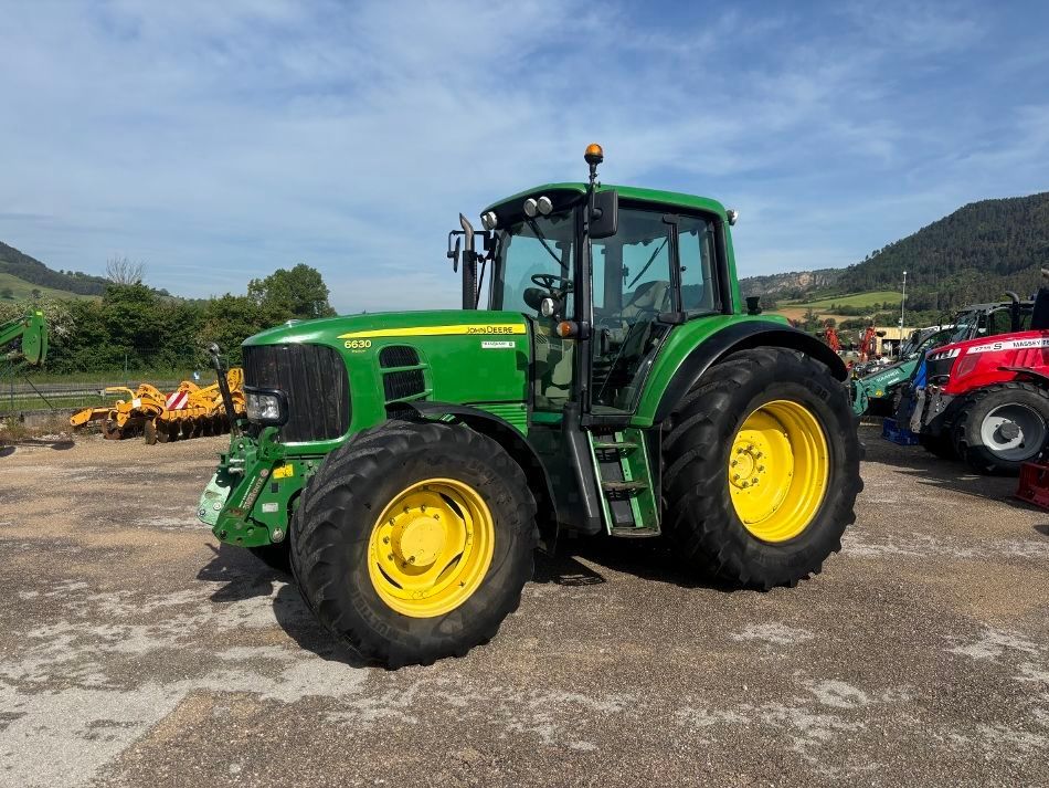 E-FARM: John Deere 6630 Premium - Trattore - id 43PWVJE - 49.000 € - Anno di costruzione: 2008 - Ore: 7.399,Potenza del motore: 140,Francia