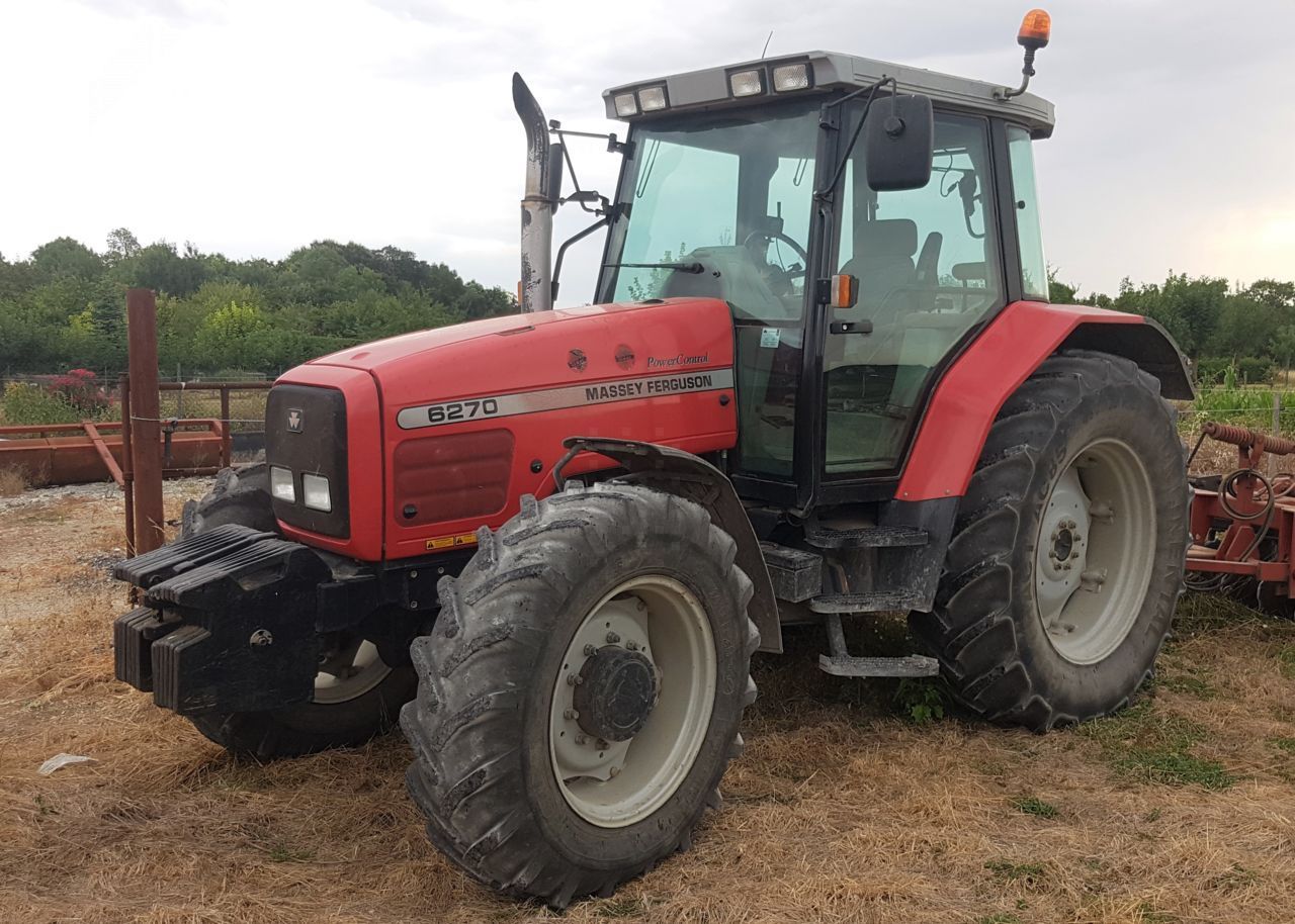 E-FARM: Massey Ferguson 6270 - Tracteur - id MIUITMB - 23 500 € - Année: 2000 - Lecture du nombre d'heure: 5 077,Puissance du moteur (chevaux): 115,France