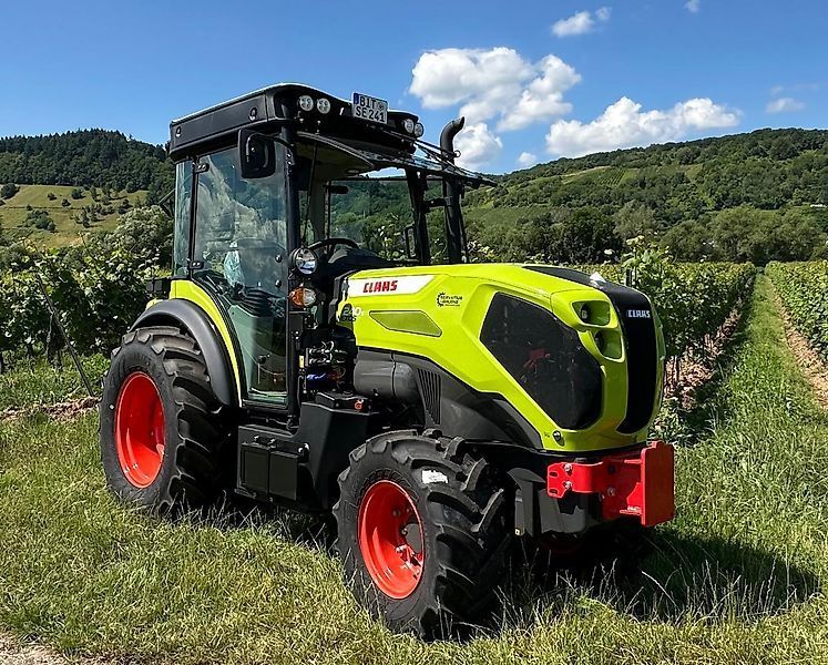 E-FARM: Claas Nexos 240 - Traktor - id BEBRKNM - Baujahr: 2024 - Abgelesene Motorstunden: 70,Motorleistung (PS): 102,Deutschland