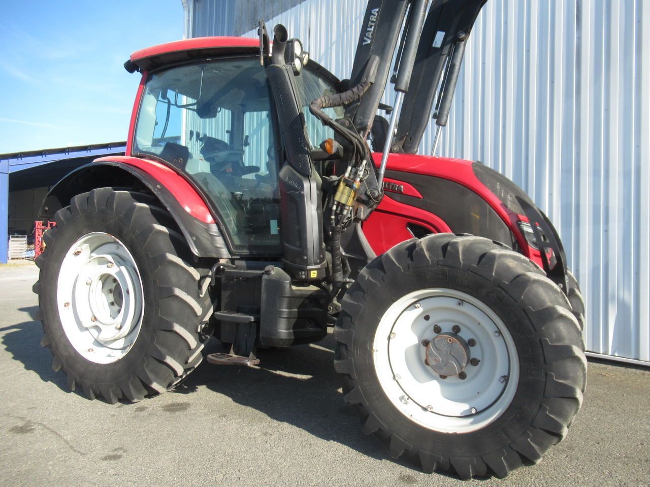 E-FARM: Valtra N114e - Tracteur - id B5Q44PL - 48 500 € - Année: 2019 - Lecture du nombre d'heure: 5 298,Puissance du moteur (chevaux): 115,France