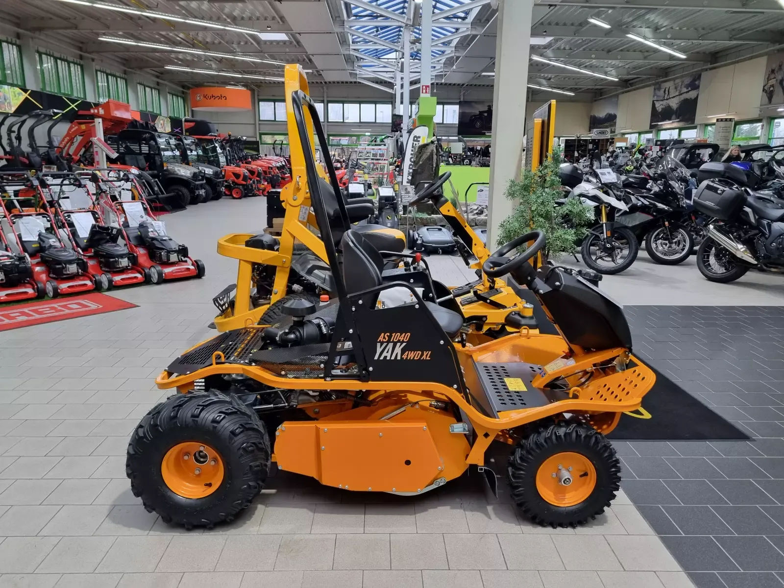 E FARM AS Motor yak 1040 4wd xl Mower id 7H3DUJ4 19 900 Year of construction 2024 Engine hours 4 Germany