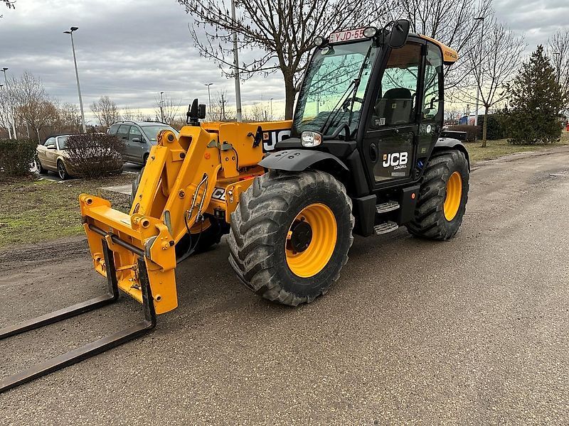 E-FARM: JCB 541-70 AGRI Super - Chargeur télescopique  - id EFW6KS1 - 44 893 € - Année: 2017 - Lecture du nombre d'heure: 8 408,Puissance du moteur (chevaux): 125,Hongrie