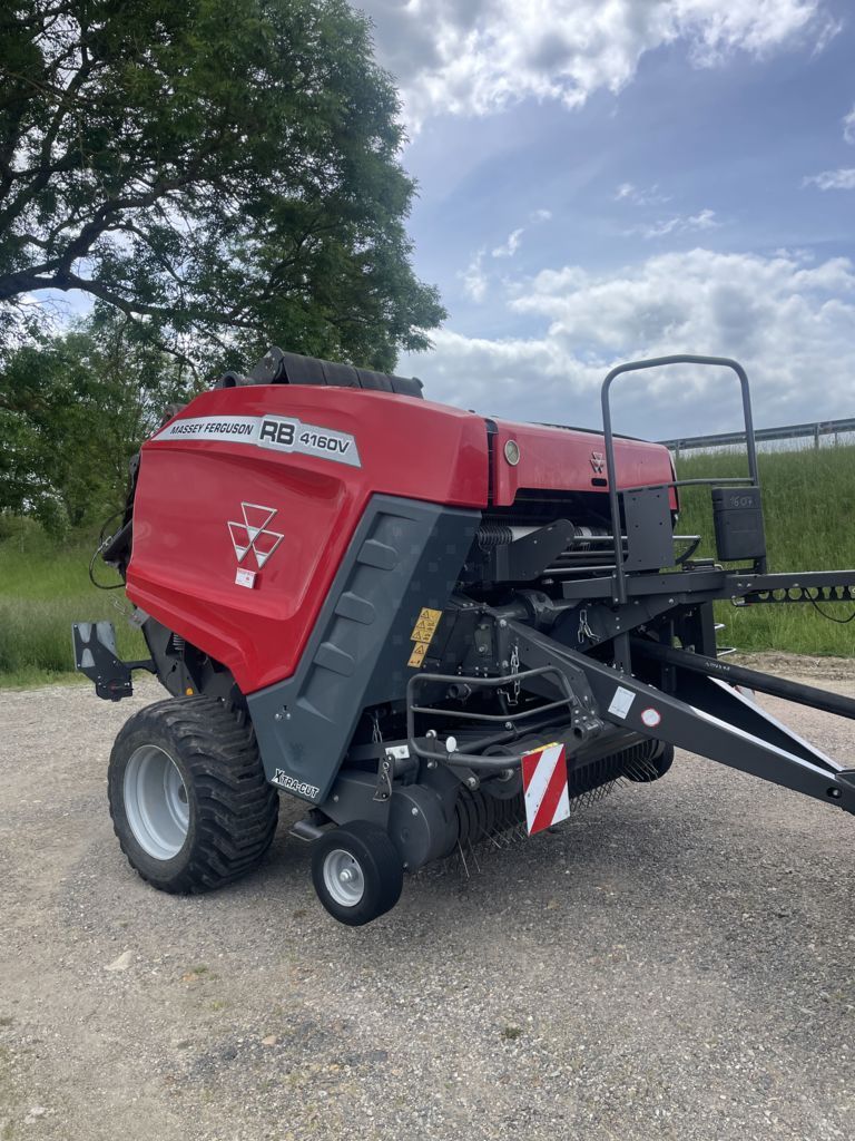 E-FARM: Massey Ferguson RB 4160V Xtra - Bálázó - id KDCHSX3 - Gyártási év: 2022 - Bálaszám: 9600,Franciaország