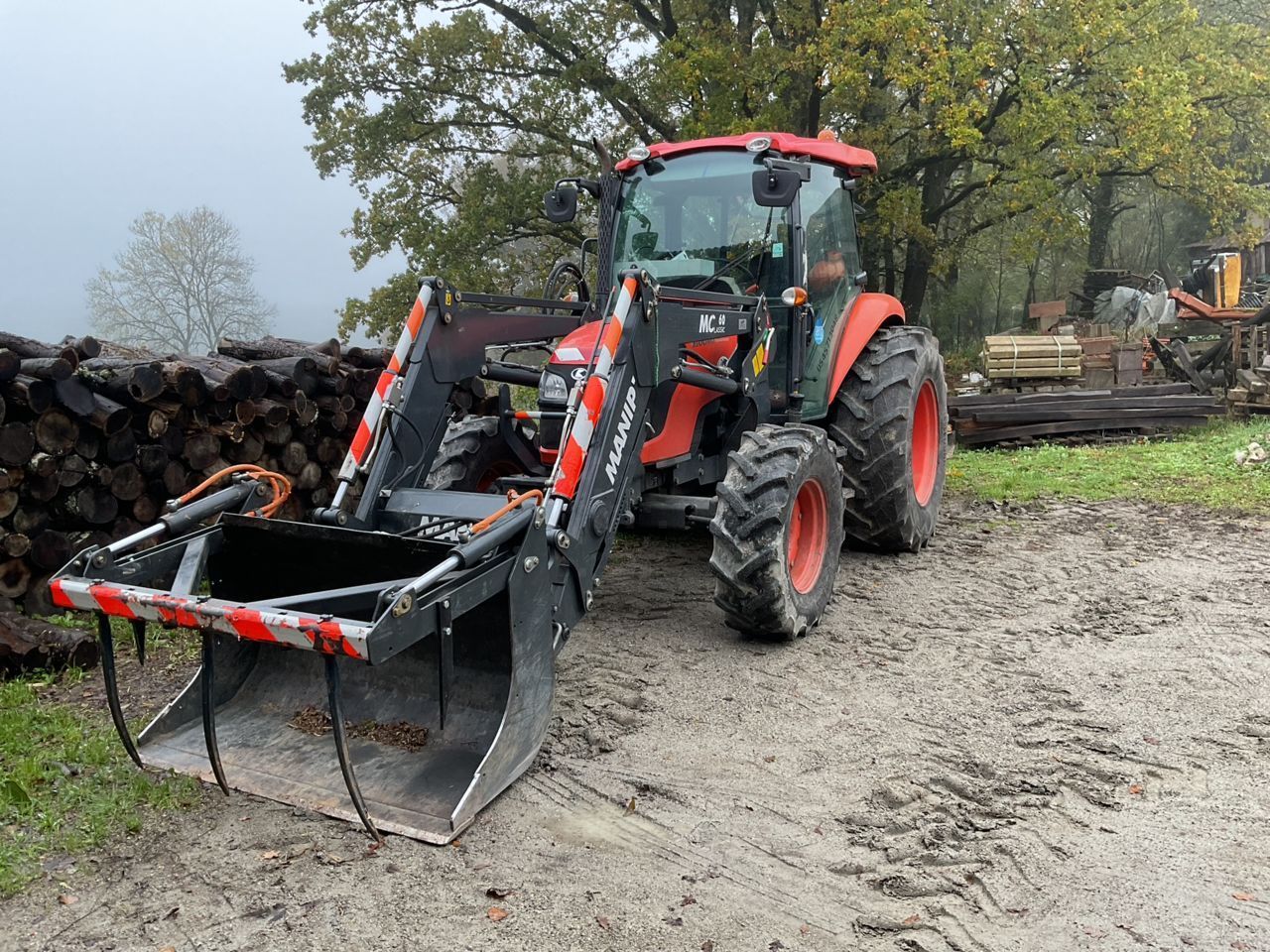 E-FARM: Kubota M 6040 - Tracteur - id C2WUAKS - 21 000 € - Année: 2014 - Lecture du nombre d'heure: 3 988,Puissance du moteur (chevaux): 64,France