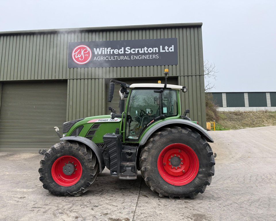 Fendt 724 Vario Profi Plus Tractor €109,700