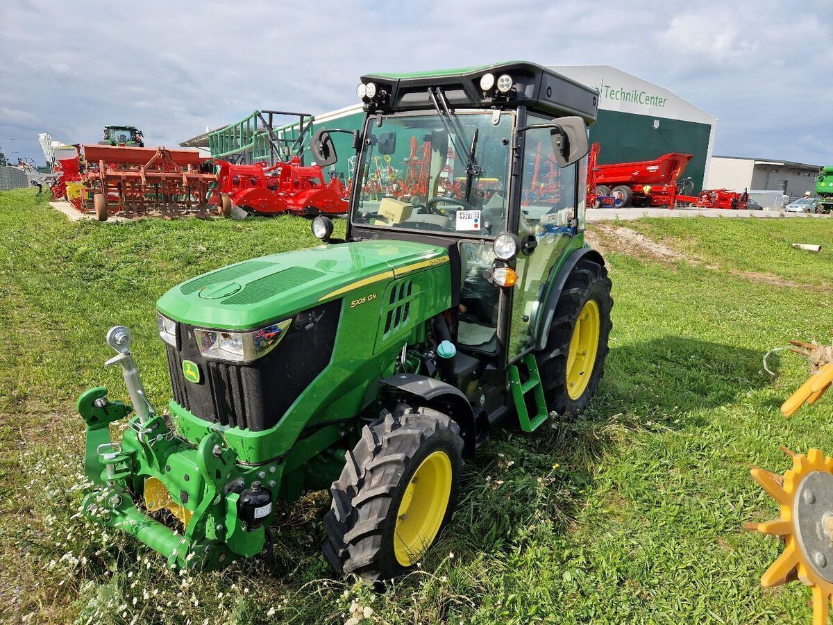 E-FARM: John Deere 5105 - Traktor - id DSWFVAS - 94.000 € - Leto izgradnje: 2023 - Število ur motorja: 6,Moč motorja (HP): 105,Avstrija