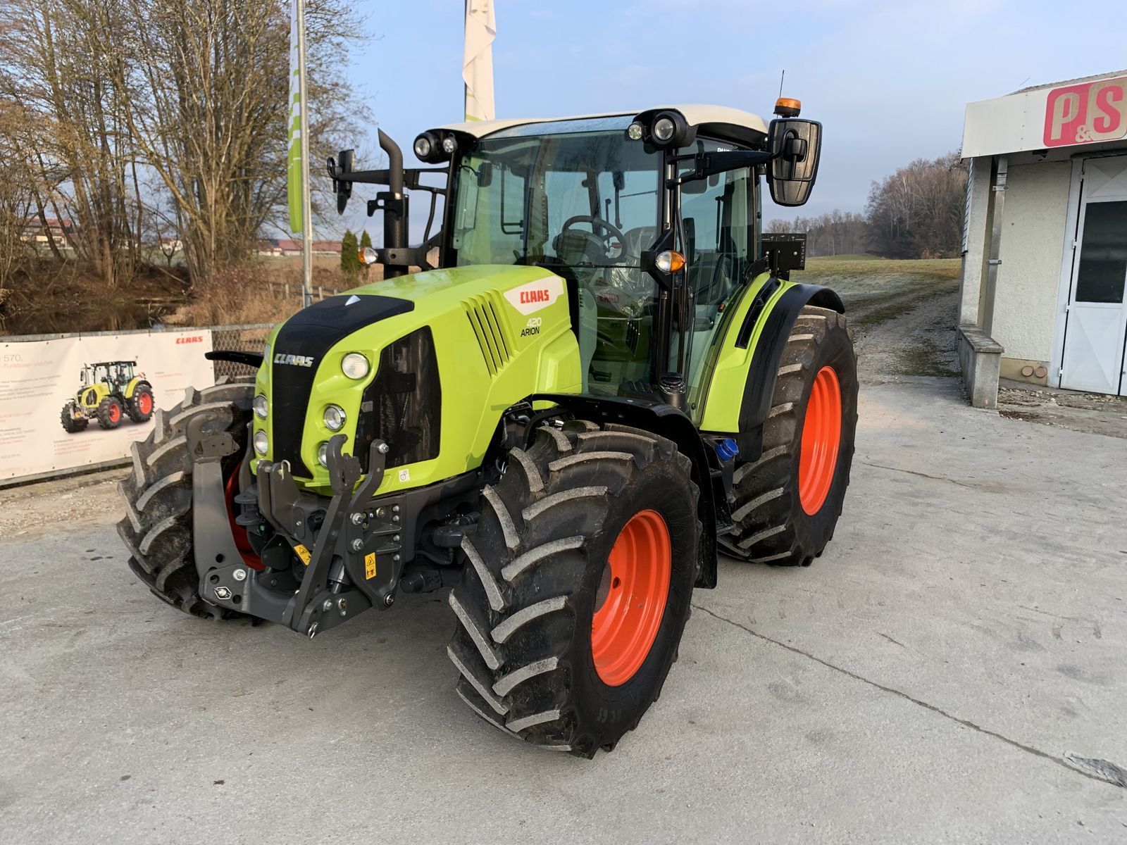 Claas Arion 420 Tractor €79,167