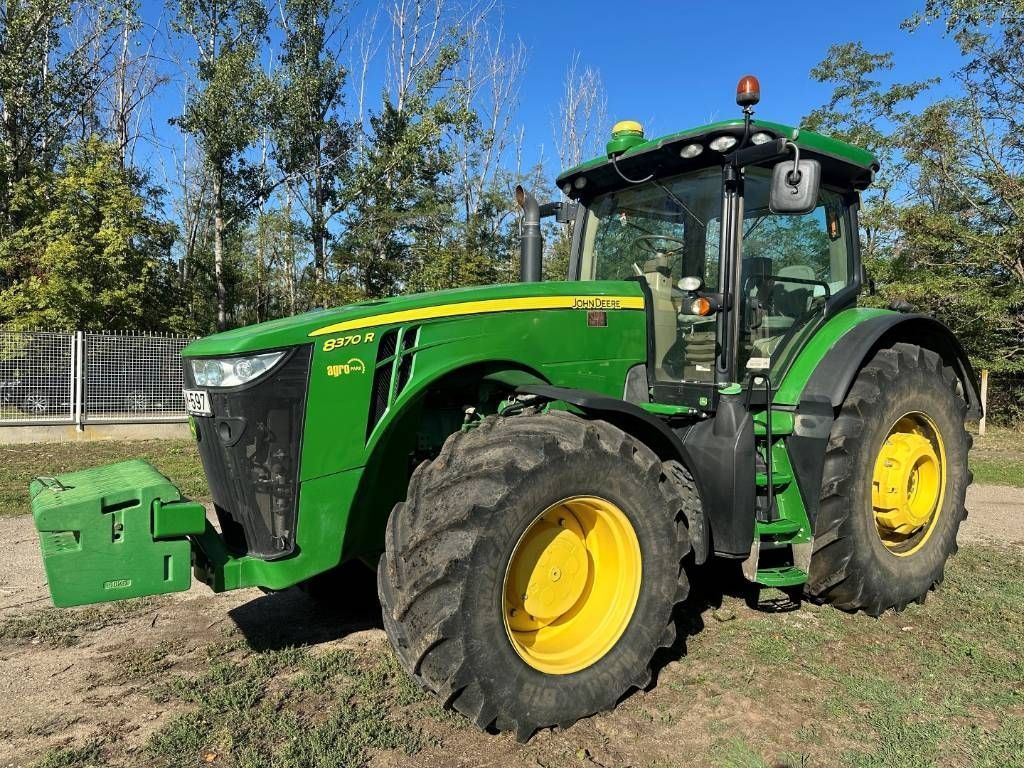 John Deere 8370 R Tractor €118,157