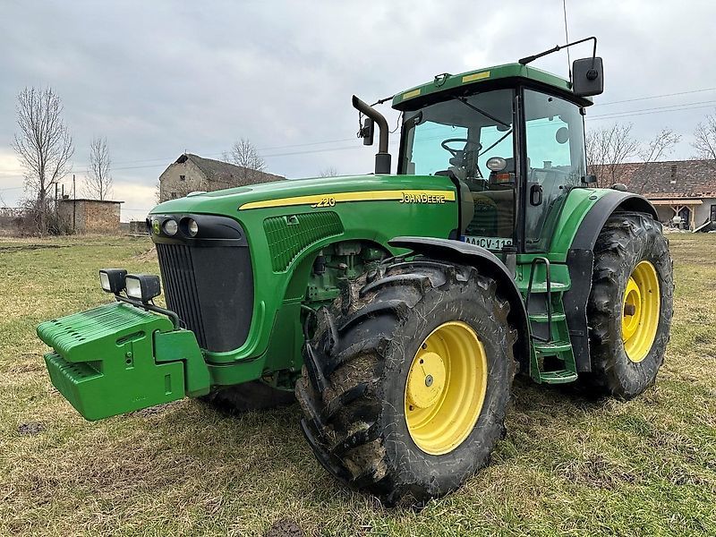 E-FARM: John Deere 8220 - Tractor - id EQHTEEL - 54.436 € - Año: 2003 - Horas: 13.214,Potencia del motor: 255,Hungría