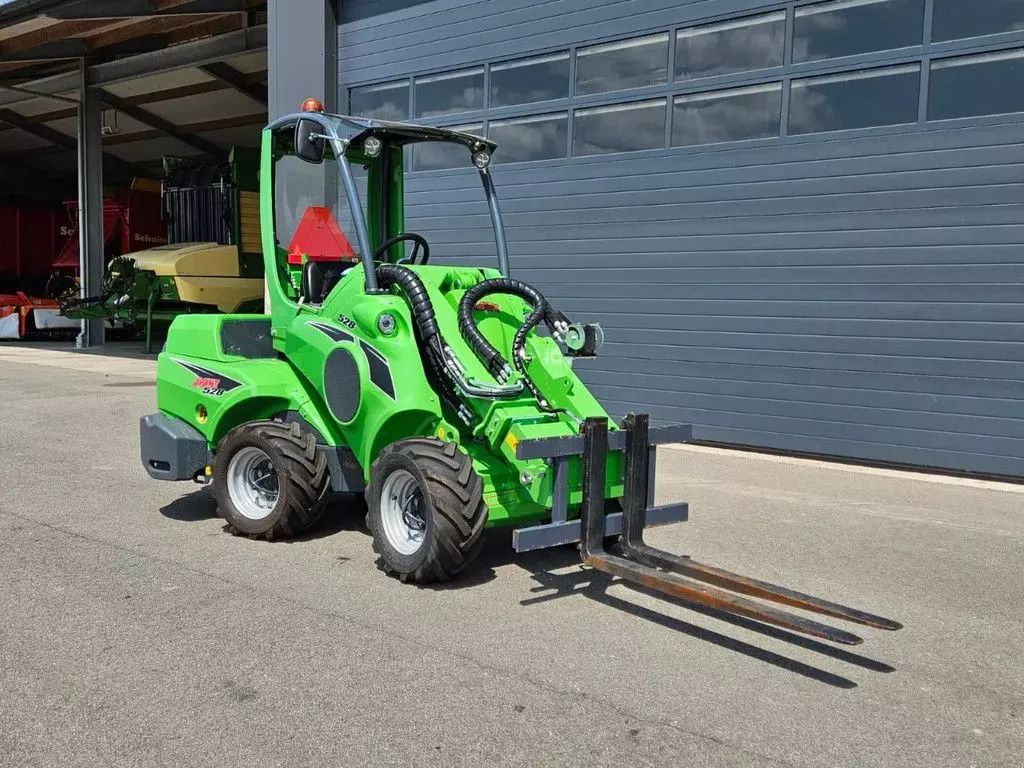 E-FARM: Avant 528tdl+ mini-shovel - Cargador de ruedas - id UP21I2H - Año: 2024 - Países Bajos