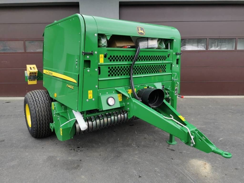 E-FARM: John Deere F440E - Ballenpresse - id CJSABPB - 18.852 € - Baujahr: 2023 - Slowenien