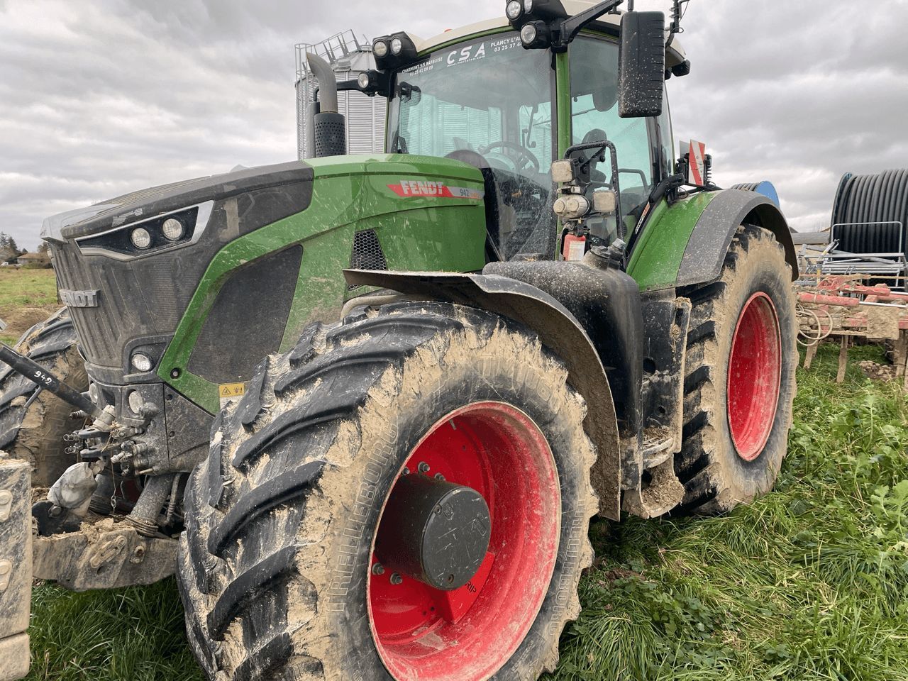 E-FARM: Fendt 942 Vario ProfiPlus - Tracteur - id MCWNI24 - Année: 2021 - Lecture du nombre d'heure: 3 300,Puissance du moteur (chevaux): 417,France