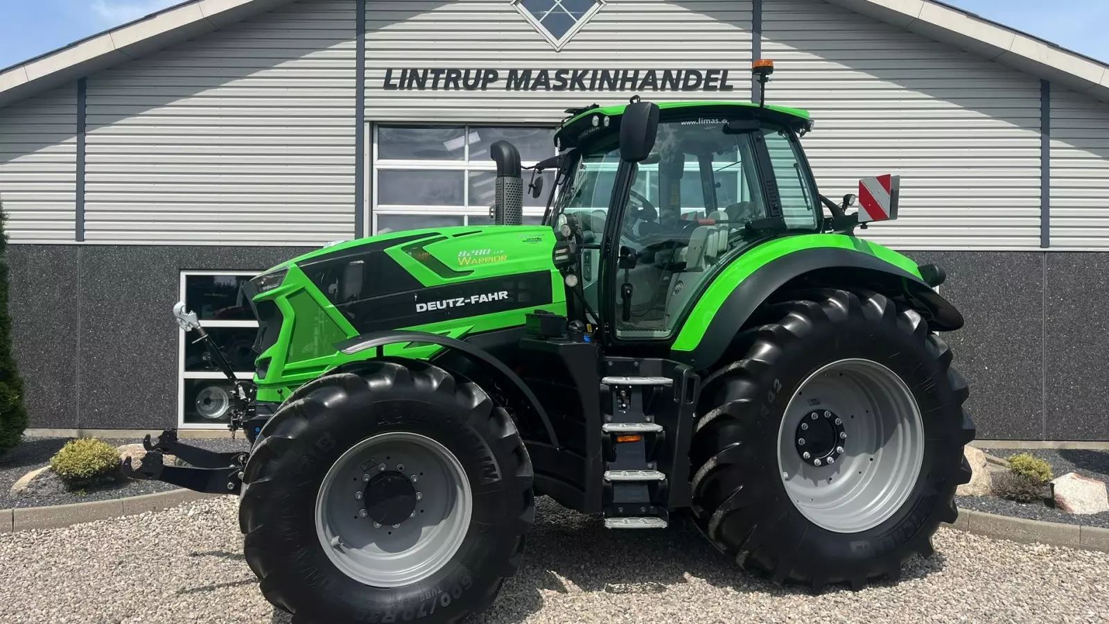 Deutz-Fahr AgroTron 8280 TTV Traktor 133.818 €