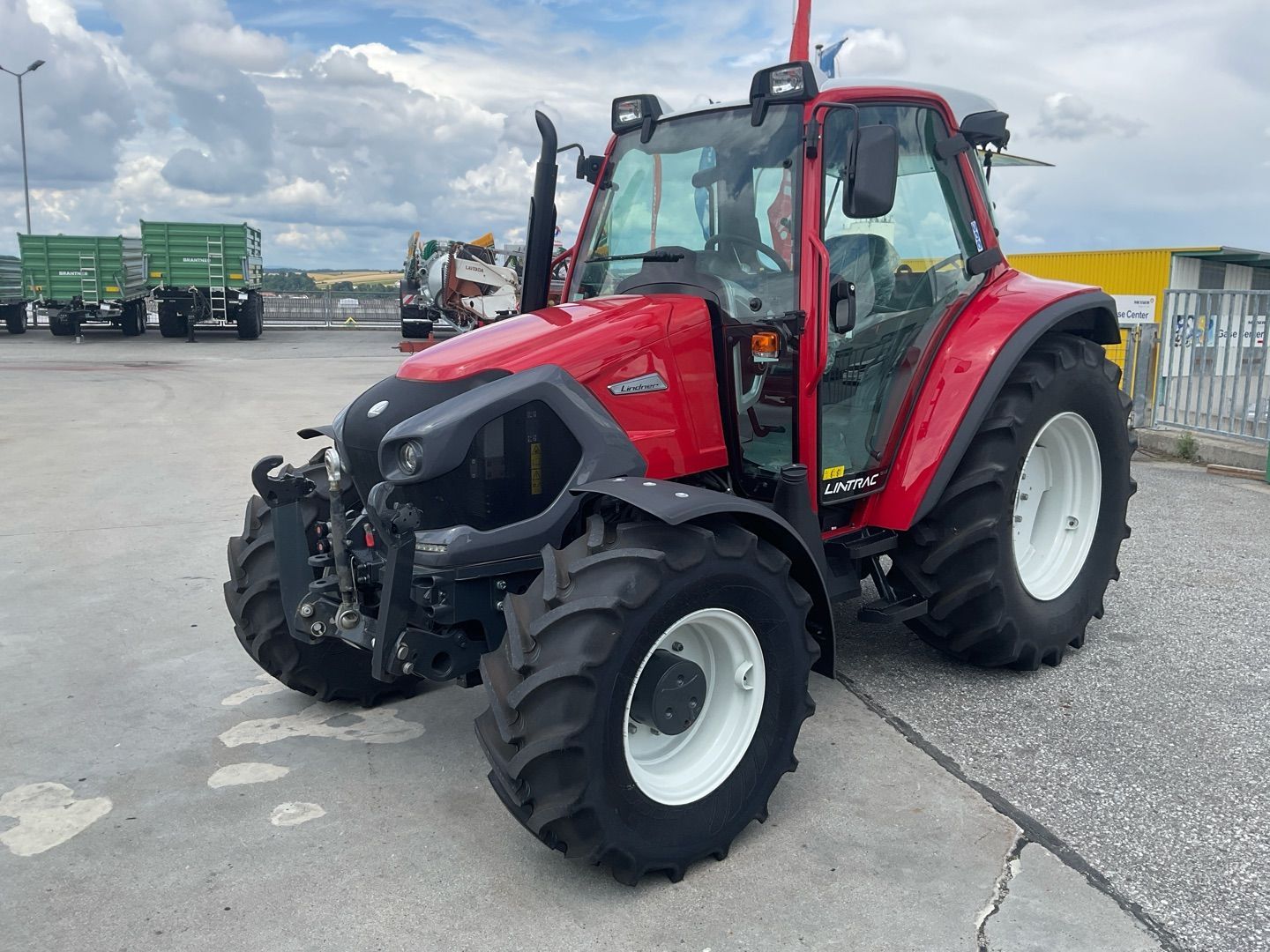 E-FARM: Lindner Lintrac 75 LS - Traktor - id EYQZFZU - 59.083 € - Baujahr: 2023 - Abgelesene Motorstunden: 1,Motorleistung (PS): 75,Österreich