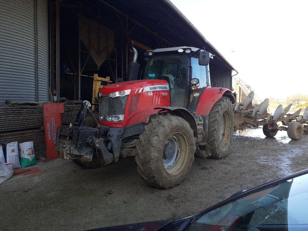 E-FARM: Massey Ferguson 7620 Dyna-6 Efficient - Tractor - id FNFKFAL - €48,000 - Year of construction: 2013 - Engine hours: 5,200,Engine power (HP): 200,France