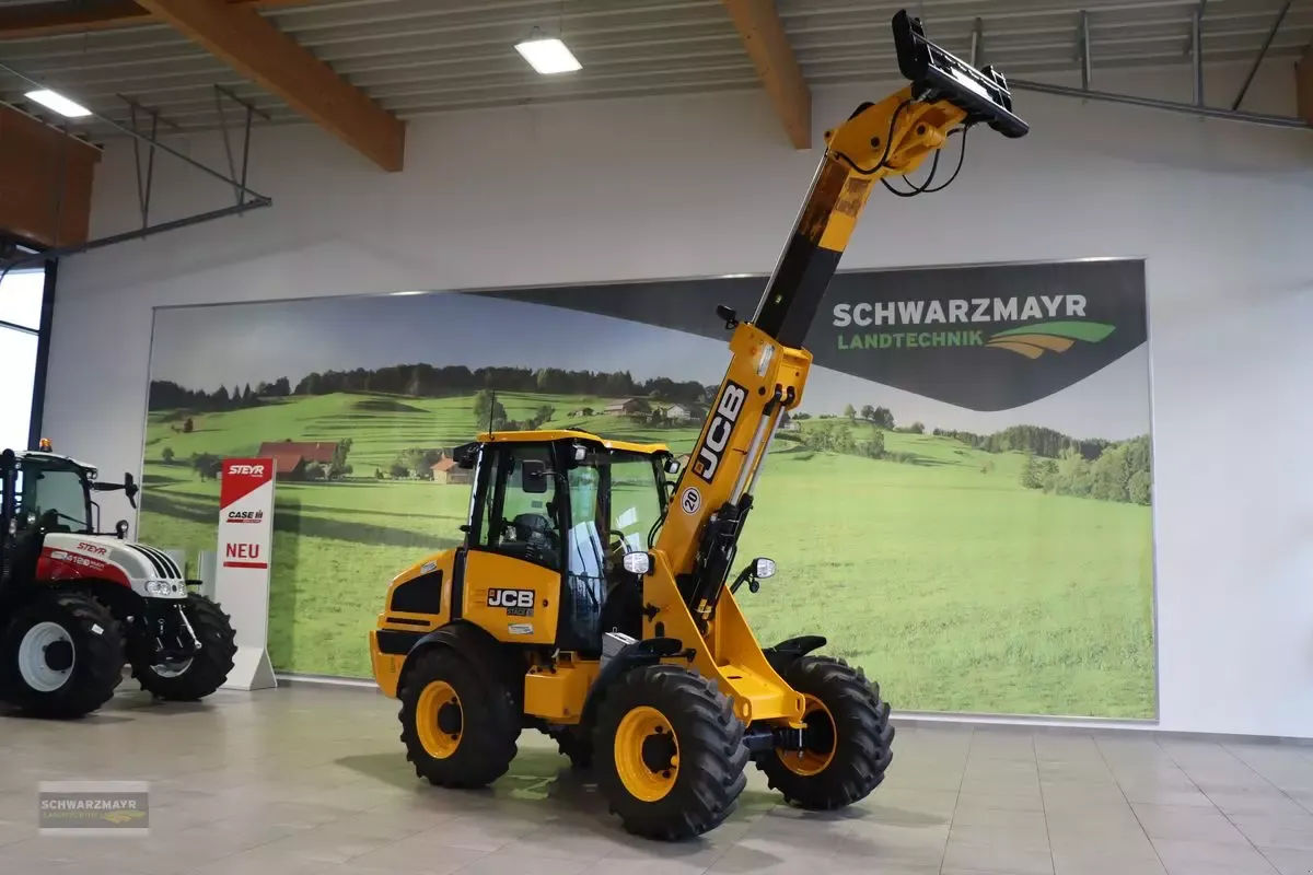 E-FARM: JCB tm 220 agri stufe 5 - Radlader - id SDXWP4P - 93.800 € - Baujahr: 2023 - Abgelesene Motorstunden: 270,Motorleistung (PS): 75,Österreich