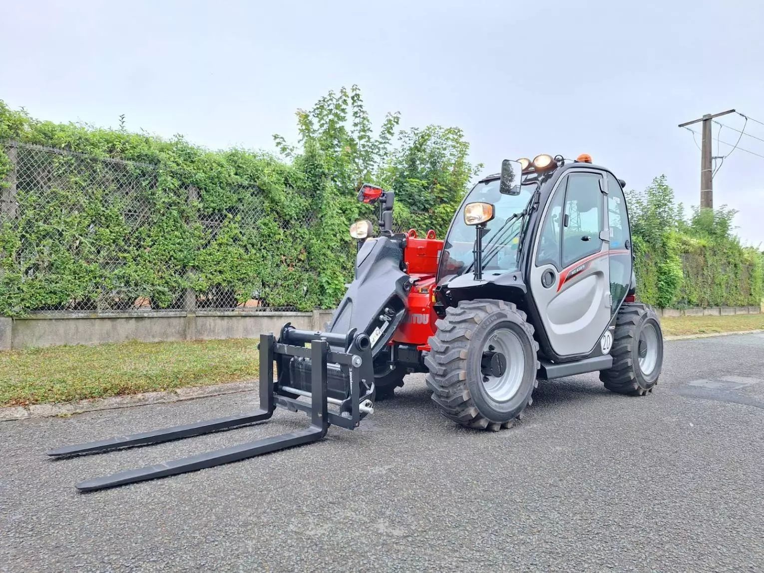 E-FARM: Manitou mt 420 h - Teleskoplader - id MLUA4EU - 59.000 € - Baujahr: 2024 - Frankreich