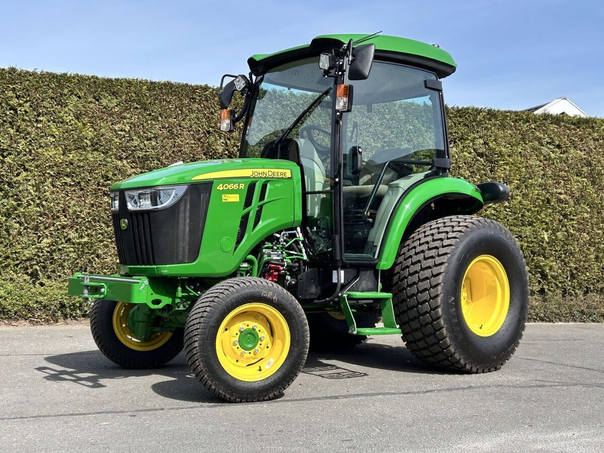John Deere 4066 R Traktor