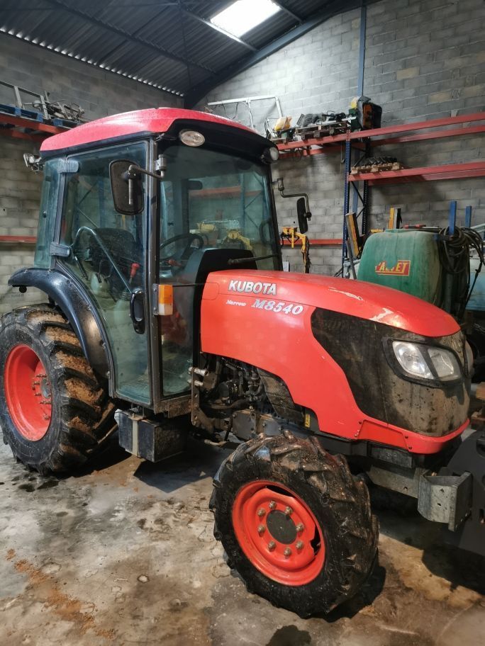 E-FARM: Kubota M 8540 - Trattore - id D213N3A - 27.900 € - Anno di costruzione: 2015 - Ore: 3.915,Potenza del motore: 80,Francia