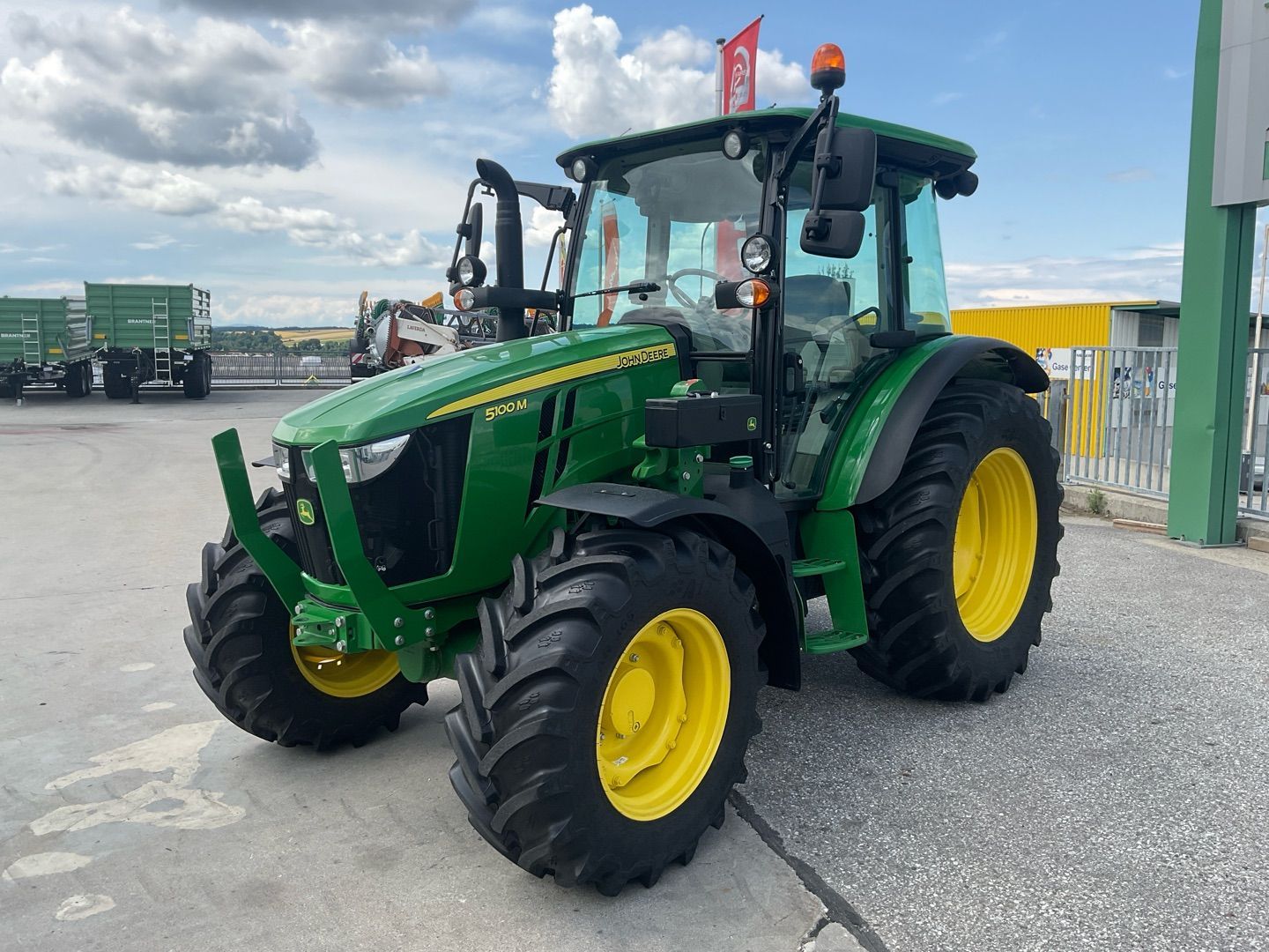 E-FARM: John Deere 5100 M - Trattore - id JMH7RQP - 66.658 € - Anno di costruzione: 2023 - Ore: 115,Potenza del motore: 100,Austria