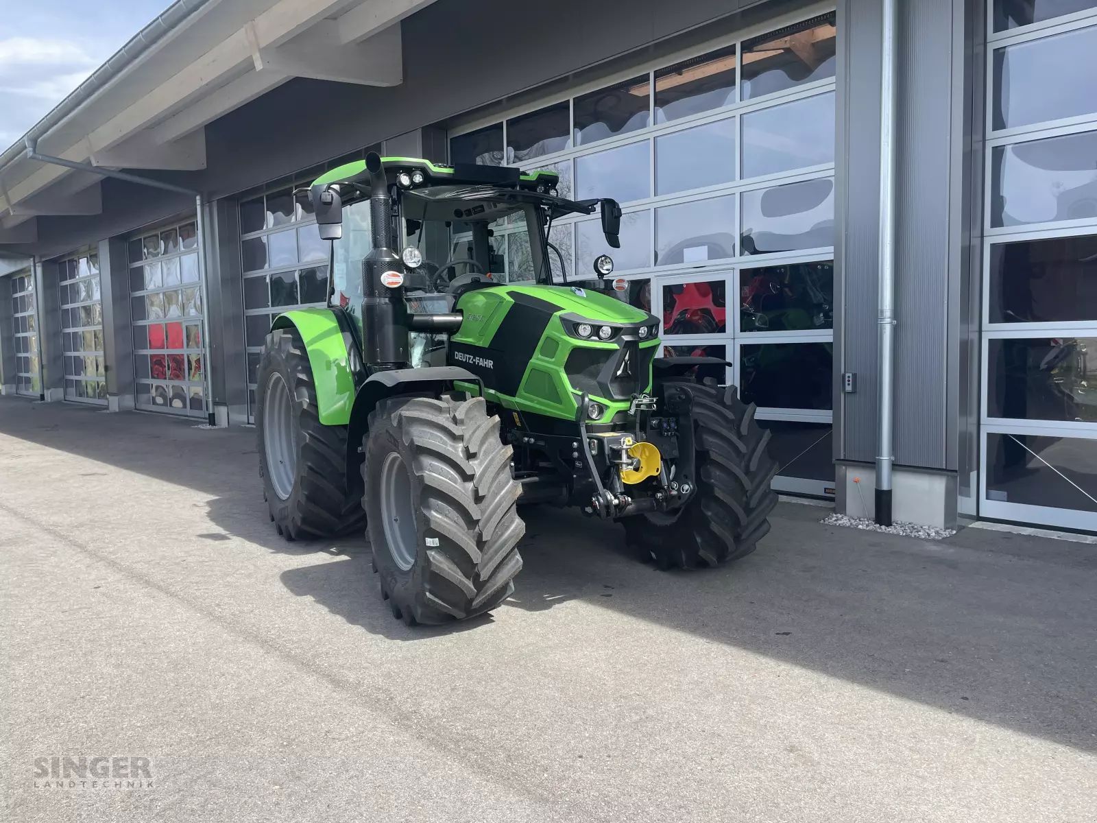 E-FARM: Deutz-Fahr 6125C PowerShift - Tractor - id 1BNQ8Z7 - €82,353 - Year of construction: 2025 - Engine hours: 6,Engine power (HP): 136,Germany