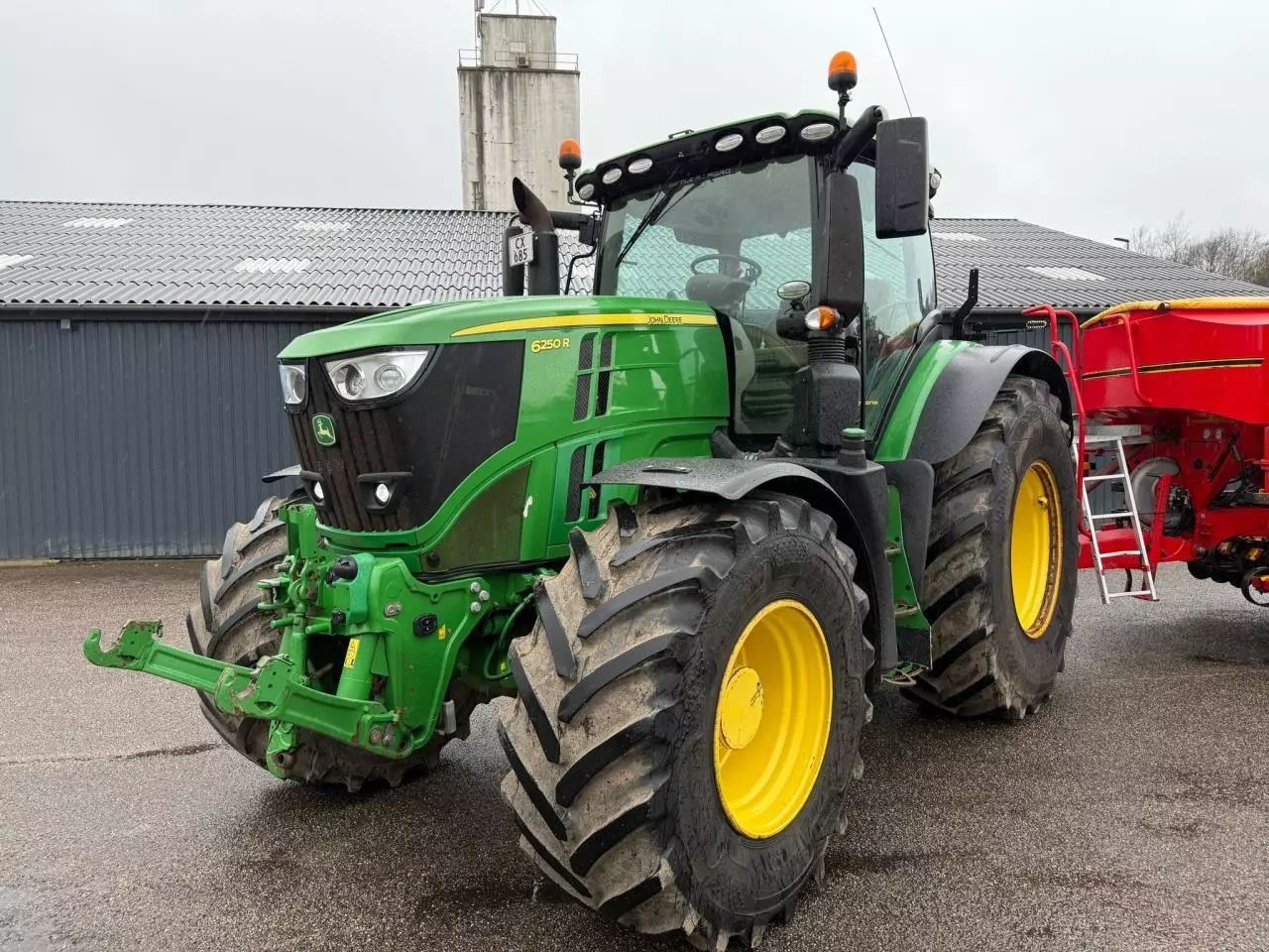 John Deere 6250 R Tractor €103,689