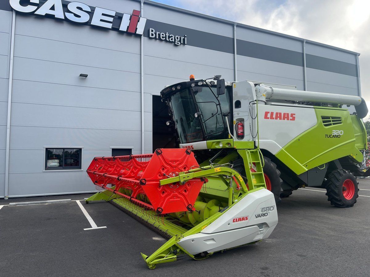 Claas Tucano 320 Combine harvester €135,000