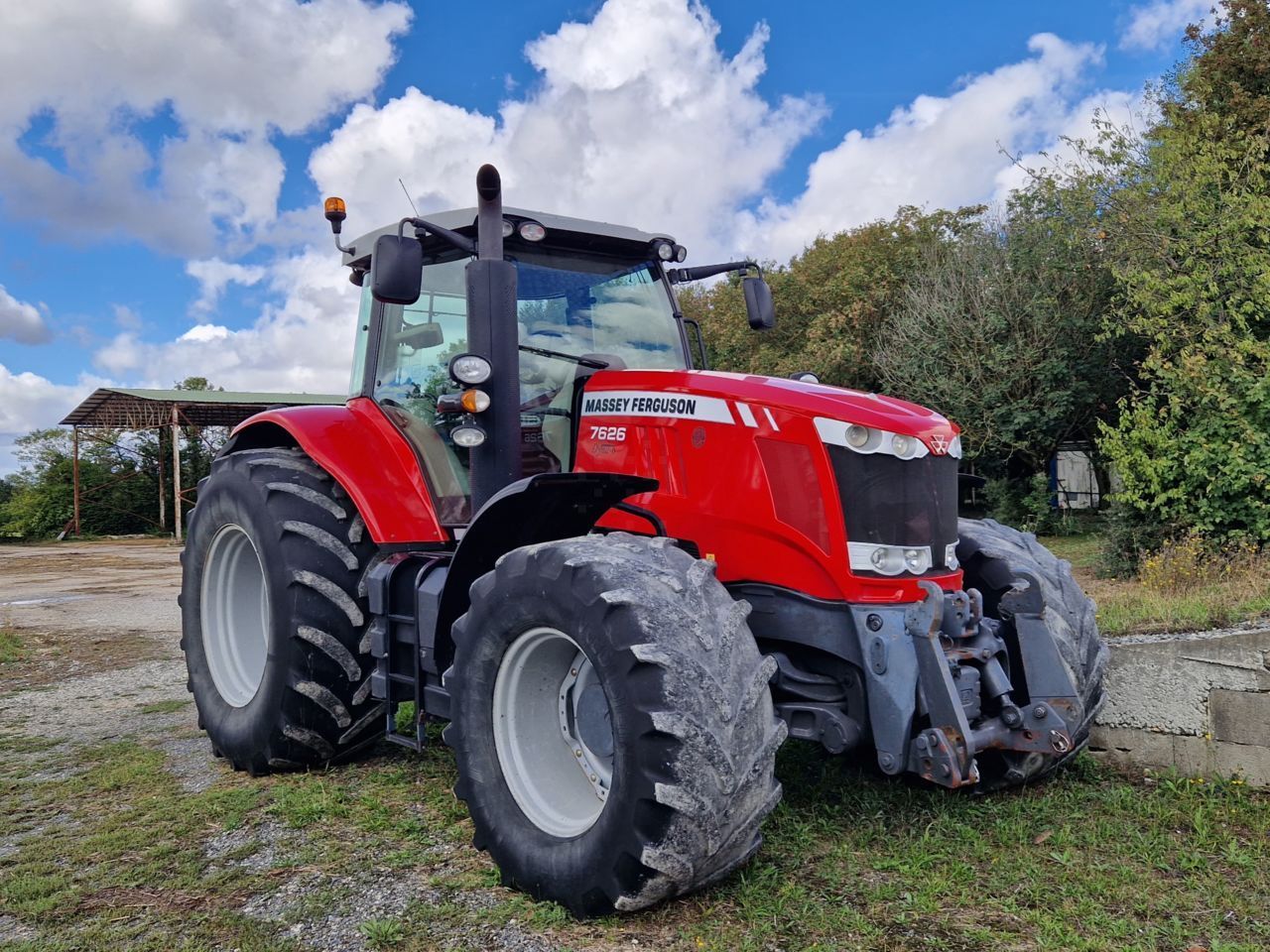 E-FARM: Massey Ferguson 7726 - Tractor - id I5Z11N3 - Year of construction: 2013 - Engine hours: 8,200,Engine power (HP): 260,France