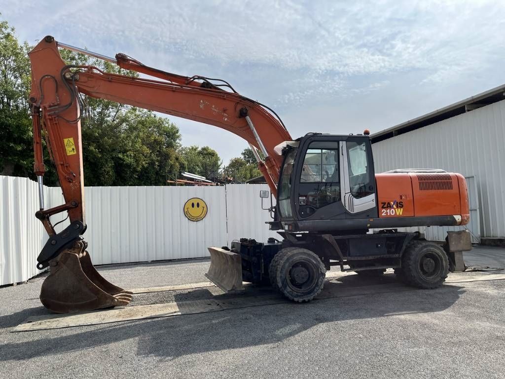 E-FARM: Hitachi zx210w-3 - Колесный экскаватор - id H8UYBCE - 55 500 € - Год выпуска: 2011 - Франция