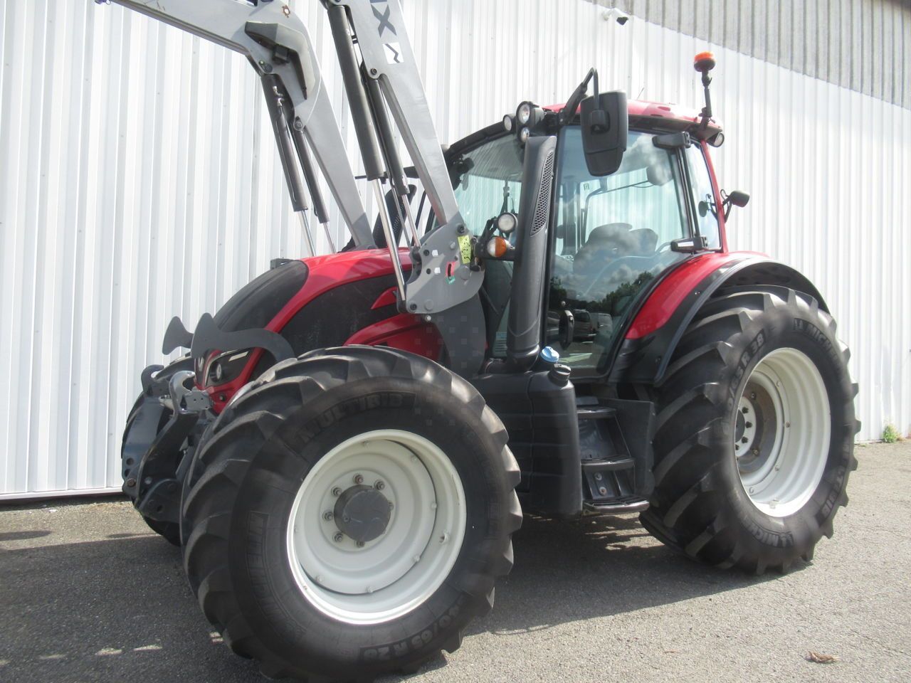 E-FARM: Valtra N154e - Tractor - id HY3DE36 - €64,000 - Year of construction: 2019 - Engine hours: 3,928,Engine power (HP): 155,France