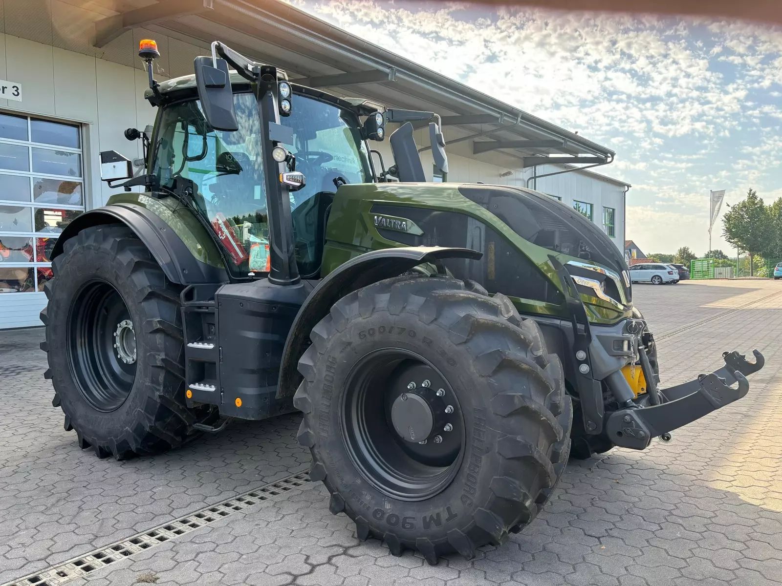 Valtra Q265 Tractor €173,000