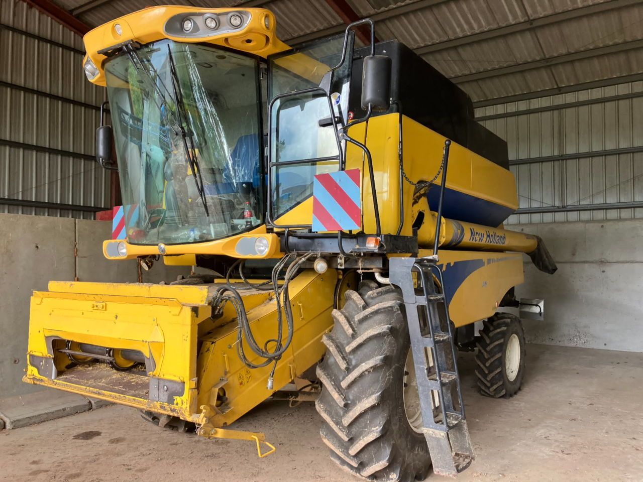 E-FARM: New Holland CSX 7040 - Cosechadora - id VBMSDW2 - 70.000 € - Año: 2009 - Horas: 2480,Francia