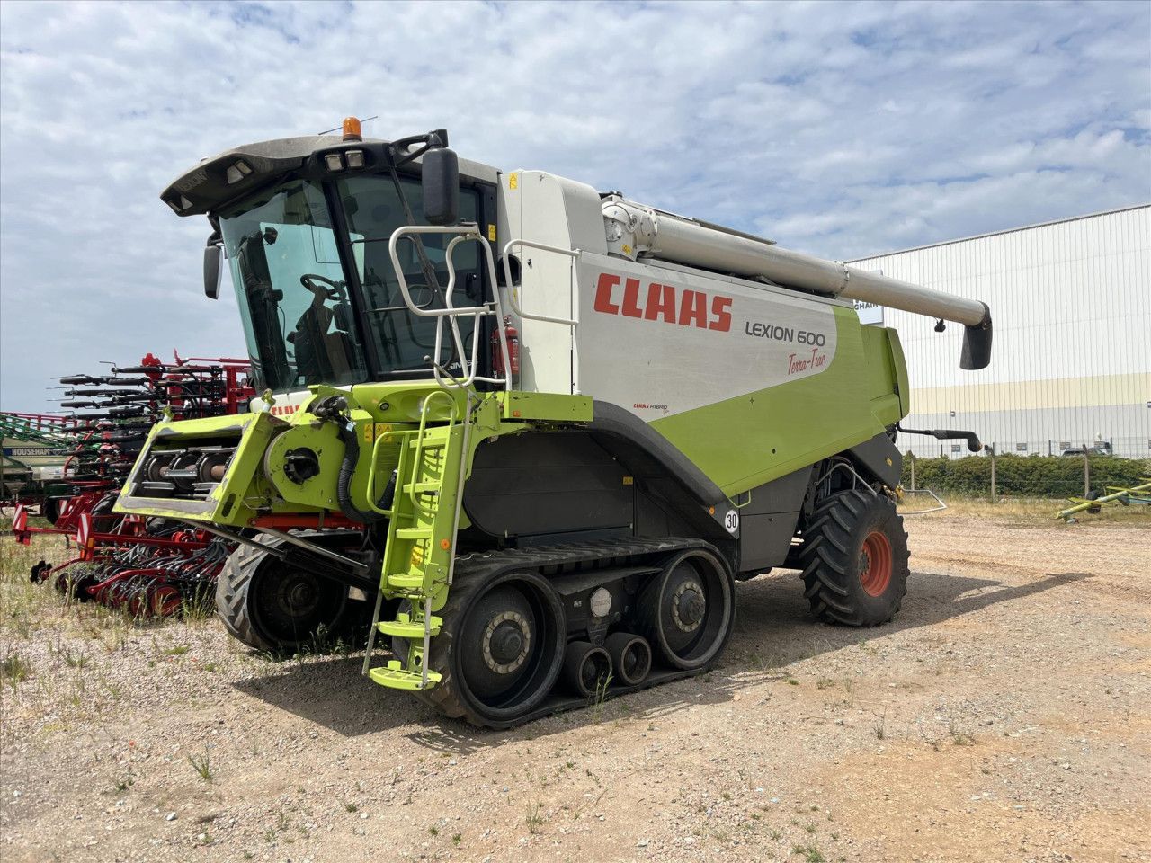 E-FARM: Claas Lexion 600 - Kombajn zbożowy - id UBXDC3H - 93 789 € - Rok produkcji: 2010 - Motogodziny: 3500,Zjednoczone Królestwo