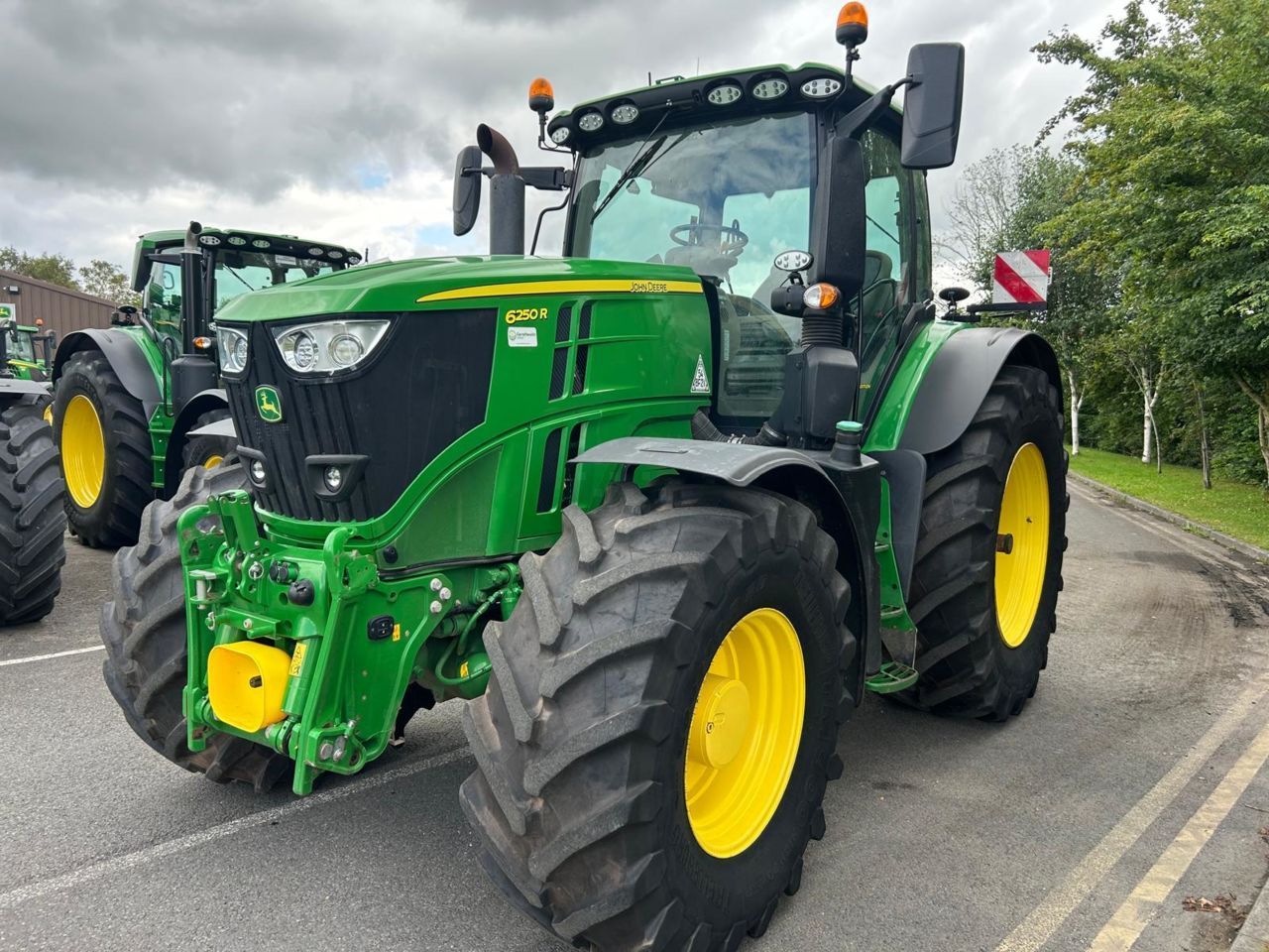 John Deere 6250R Traktor 163.343 €