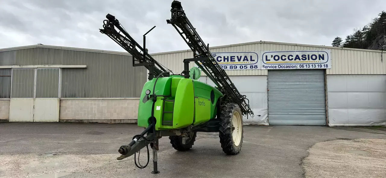 E-FARM: Tecnoma fortis 3200 - Pflanzenschutzspritze - id UPBWZJ8 - 14.000 € - Baujahr: 2006 - Frankreich