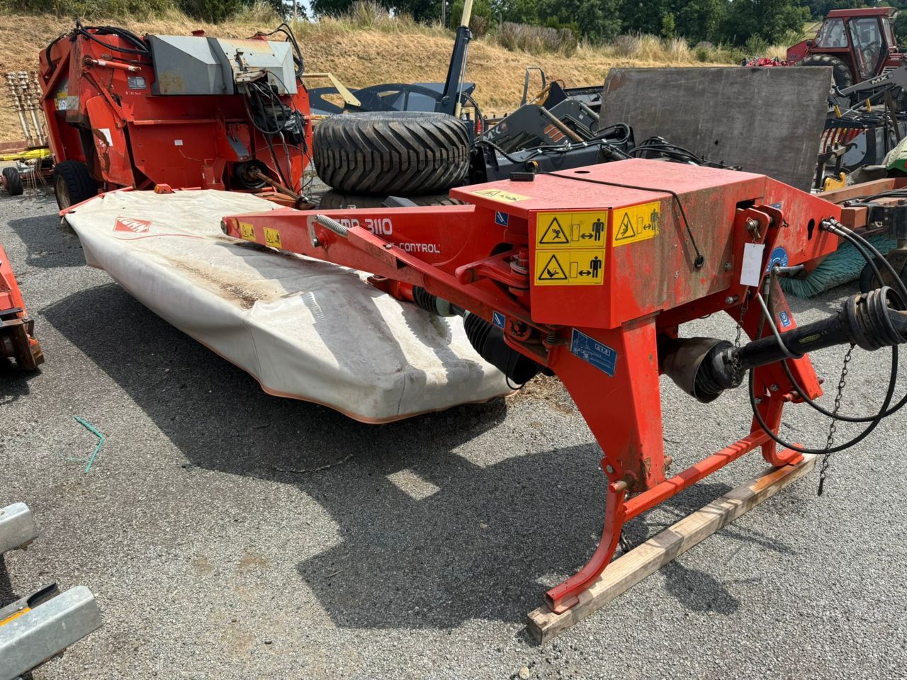 E-FARM: Kuhn gmd 3110 lift control - Косачка - id TRV4FIH - 5000 € - Година на построяване: 2012 - Франция