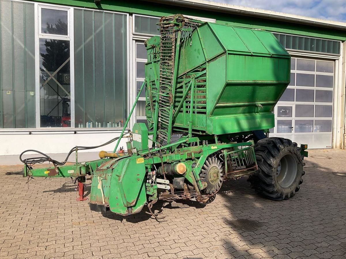 E-FARM: STOLL v 202 - Arracheuse de betteraves - id EQKLG5N - 3 000 € - Allemagne