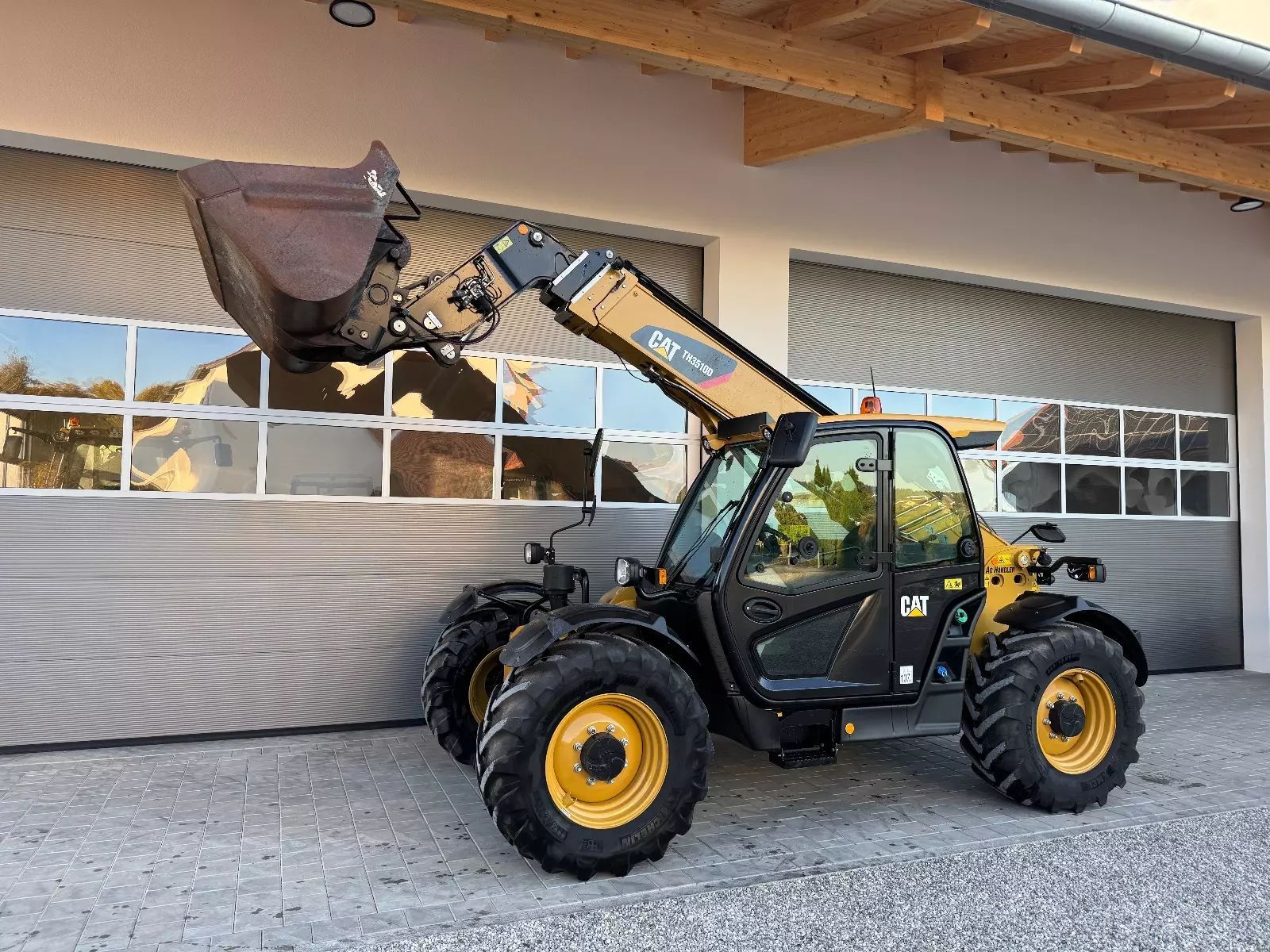 Caterpillar th3510d Teleszkópos rakodó 53 900 EUR