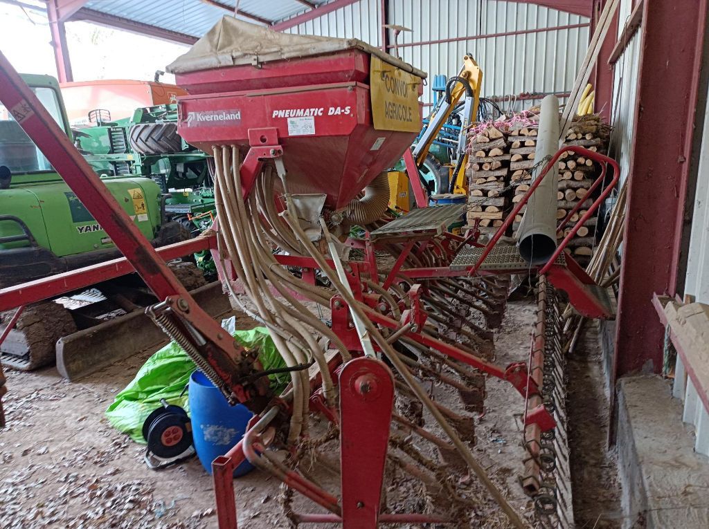 E-FARM: Kverneland NG400 + DA-S - Vetőgép kombináció - id FPKH6FX - 10 000 EUR - Gyártási év: 2002 - Franciaország