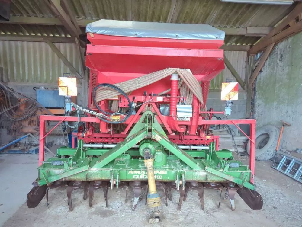 E-FARM: Kverneland accord d - Drillkombination - id DAJ29NP - 10.000 € - Baujahr: 2002 - Frankreich